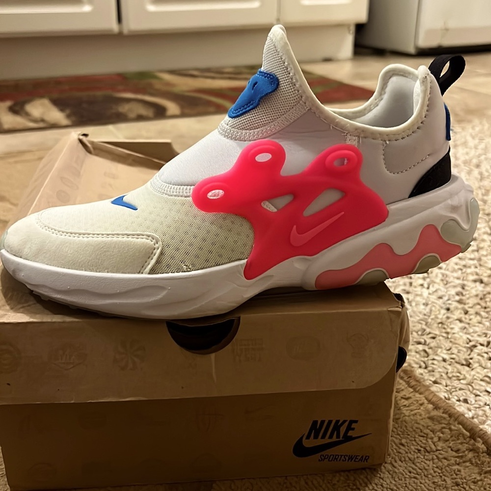 White hyper pink